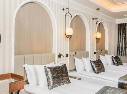 تور هتل موکارناس پرا استانبول تورنگار