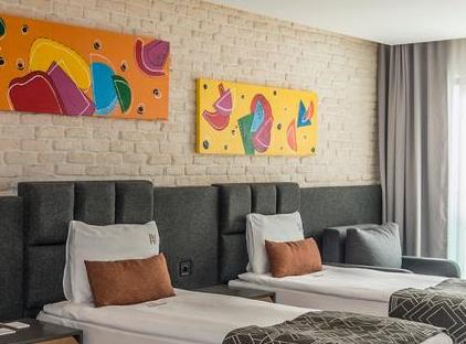 هتل لارن ساحلی و اسپا تورنگار