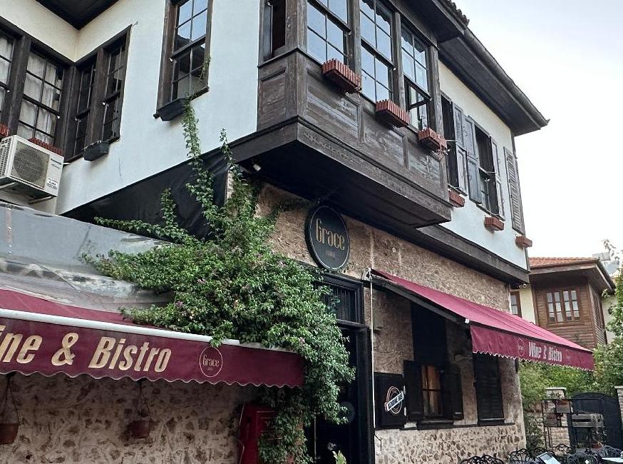 سوئیت گریس لانژ تورنگار