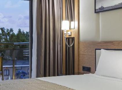 هتل آیدینبی کوئینز پالاس اند اسپا تورنگار