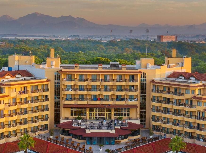 رزورت خانوادگی آستریا بلک تورنگار