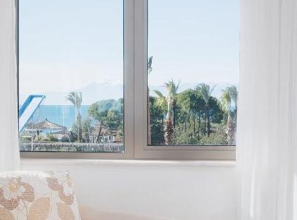 رزورت خانوادگی آستریا بلک تورنگار