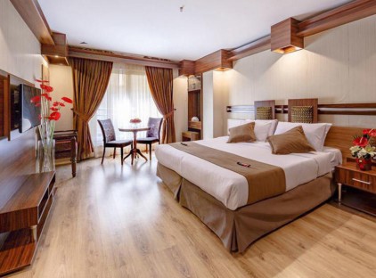 تور اصفهان هتل سفیر تورنگار