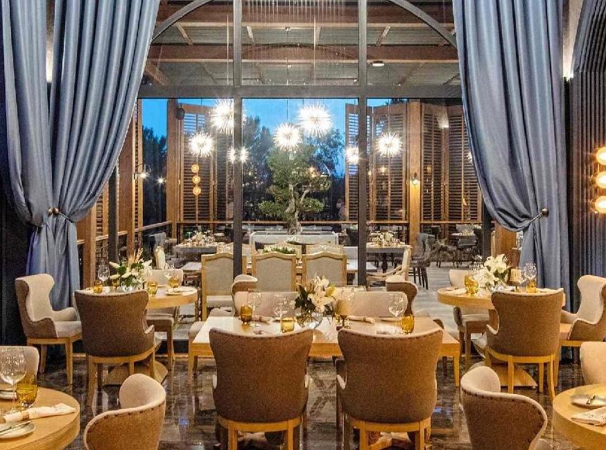 ریکس پرمیوم بلک - سرزمین افسانه‌ها تورنگار