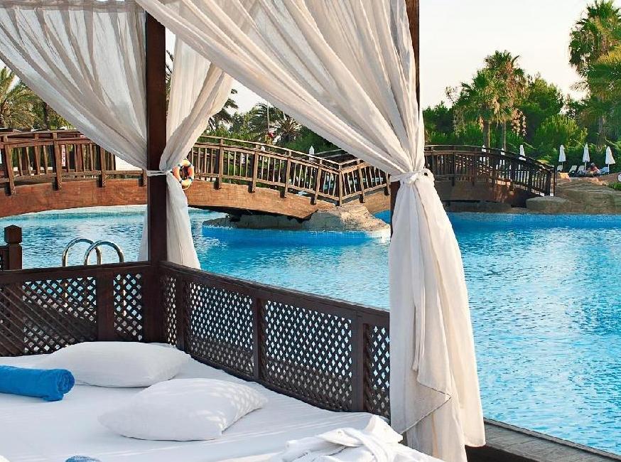 هتل ریکسوس لارس تورنگار