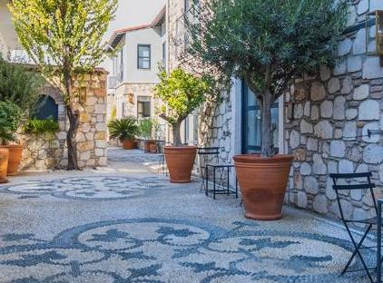 هتل فیوره گاردن سوئیتس تورنگار