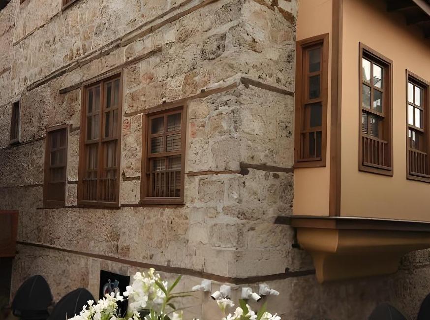 هتل سوئیت گزتا تورنگار