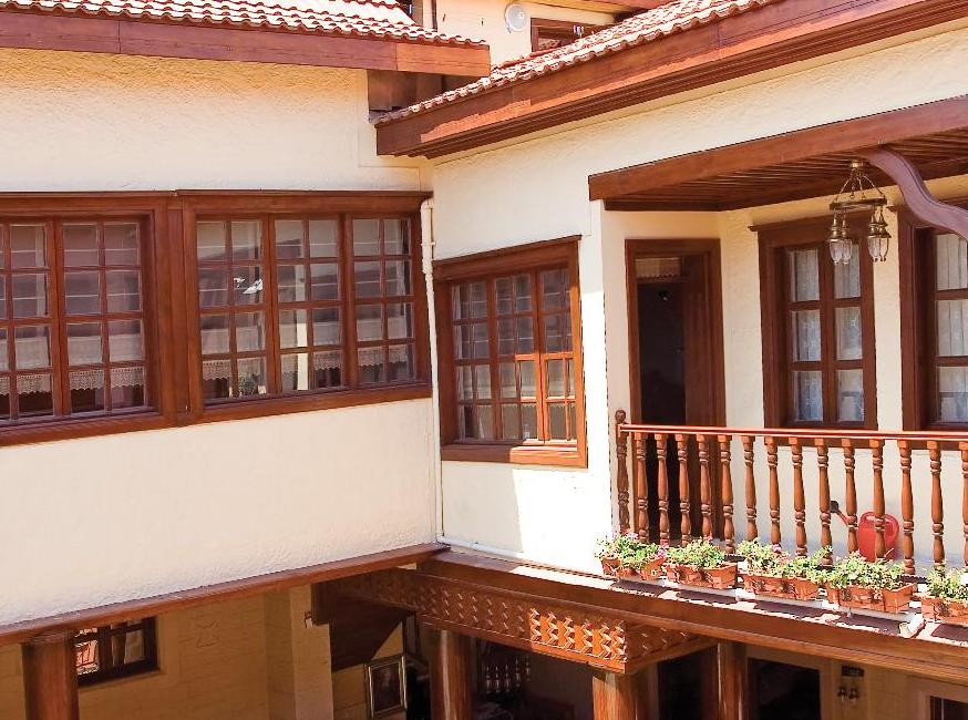 هتل ۳ گیتس تورنگار