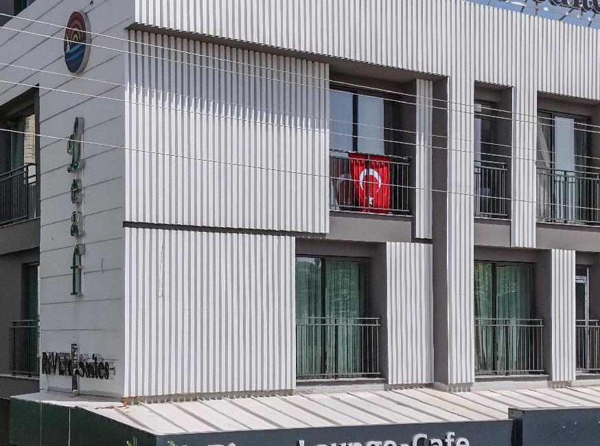 هتل لیف ریور سوئیتس تورنگار