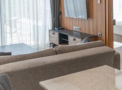 هتل لاریستون سوئیت اسپا تورنگار