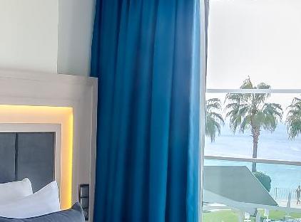 Falcon Hotel تورنگار