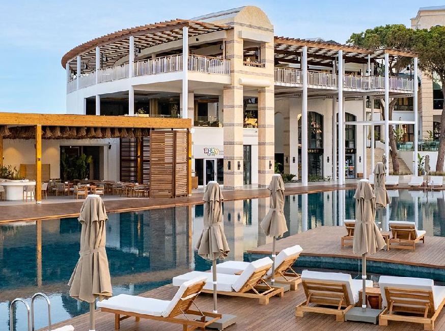 هتل ریکسوس پارک بلک - دسترسی به سرزمین افسانه‌ها تورنگار