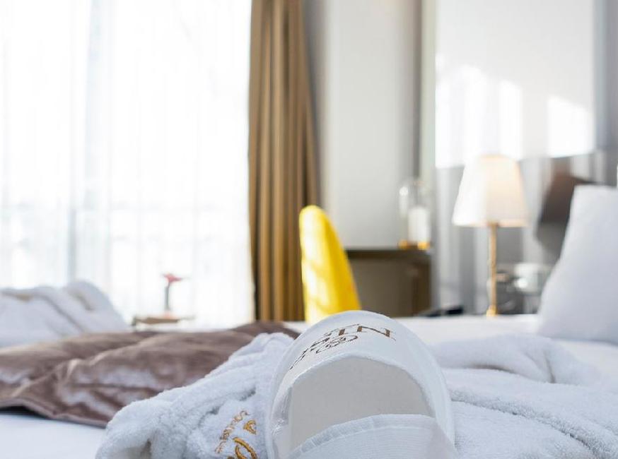 هتل نیس لارا تورنگار