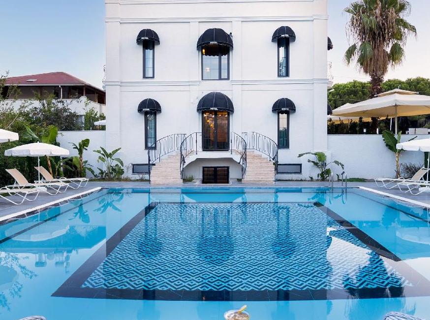 هتل آن یور دریمز بلک تورنگار