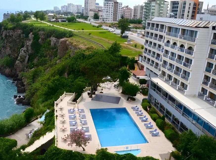 هتل لارا تورنگار