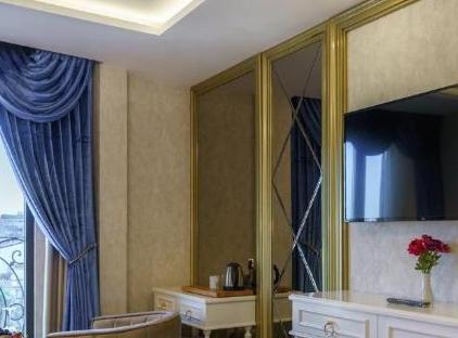 هتل لسلیون لوکس تورنگار