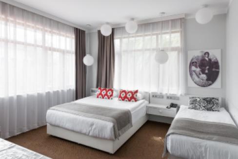 هتل دلوکس دلايت و اسپا