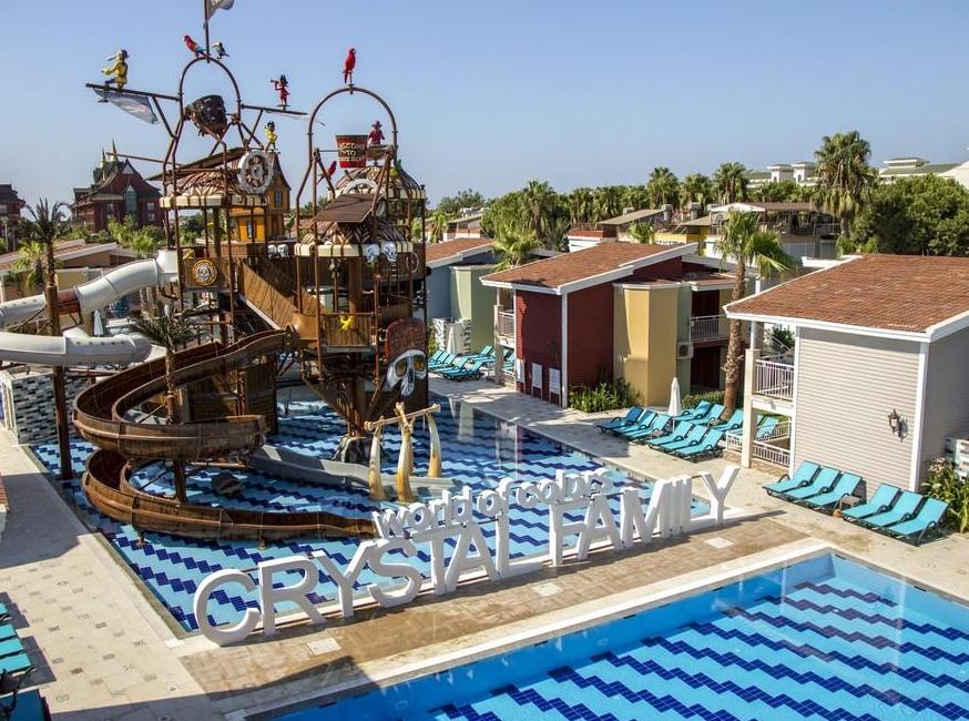 هتل کریستال کلاب ورلد آف کلرز تورنگار