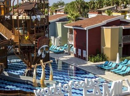 هتل کریستال کلاب ورلد آف کلرز تورنگار