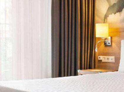 هتل وایندام گاردن لارا تورنگار