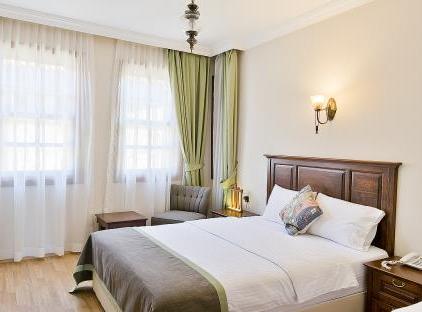 هتل دروازه هادریان تورنگار