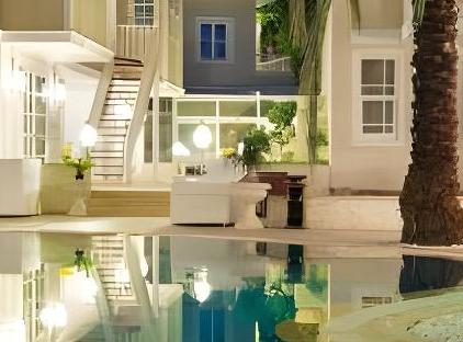 هتل ایلگانس ایست تورنگار