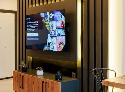 هتل ام‌آر‌تی سوئیتس لارا تورنگار