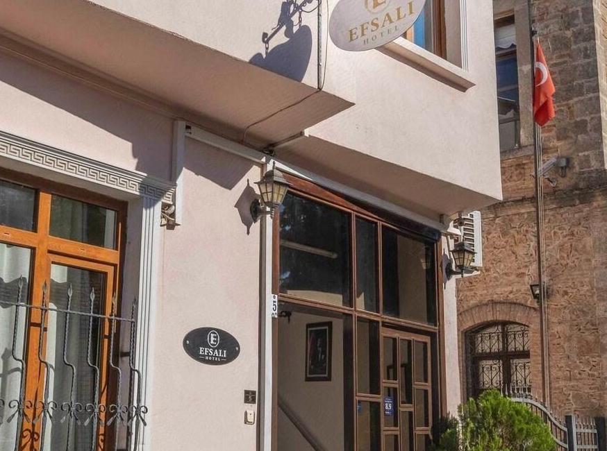 هتل افسالی قلعه‌ای تورنگار