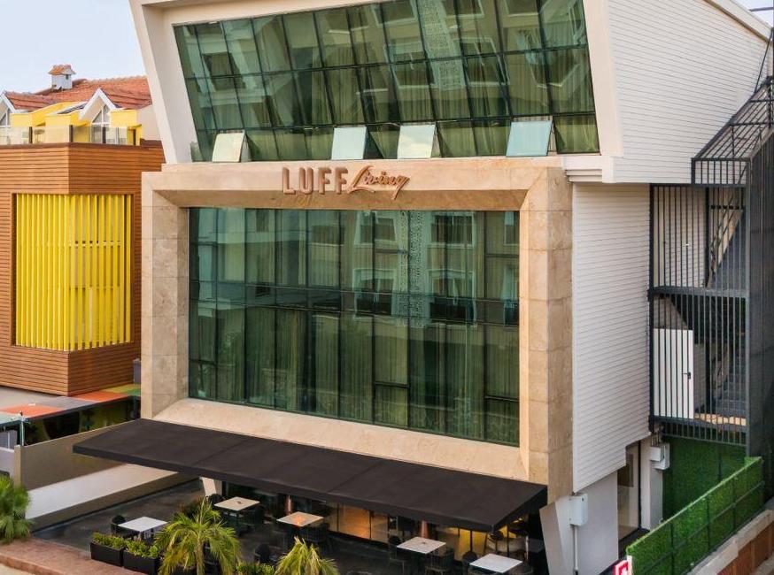 هتل لاف لیوینگ فقط برای بزرگسالان ۱۲ سال به بالا تورنگار