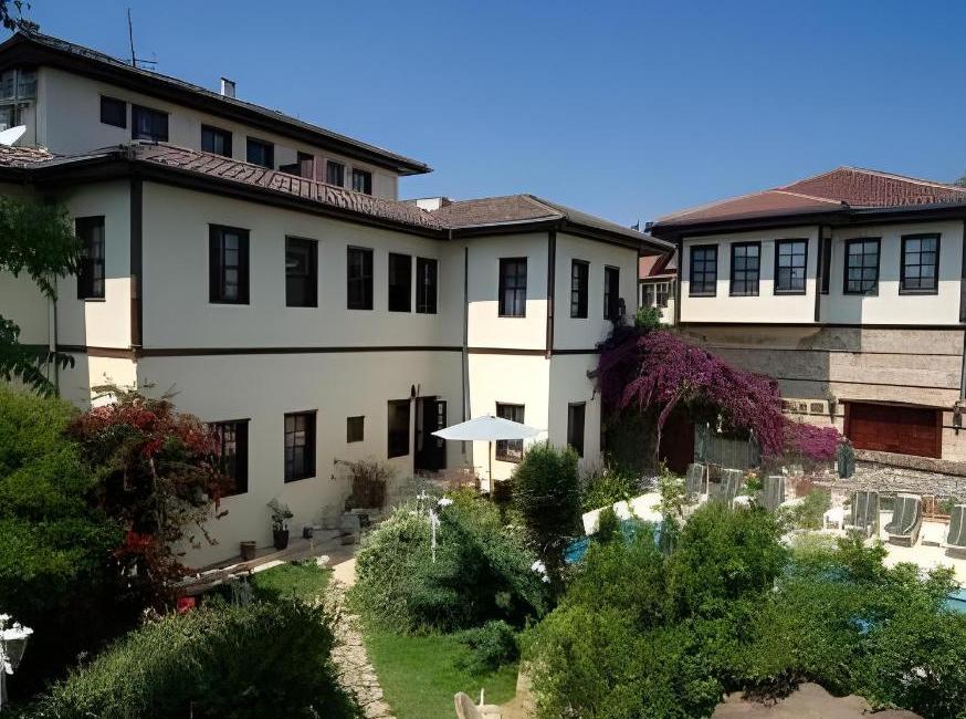 هتل تووانا تورنگار