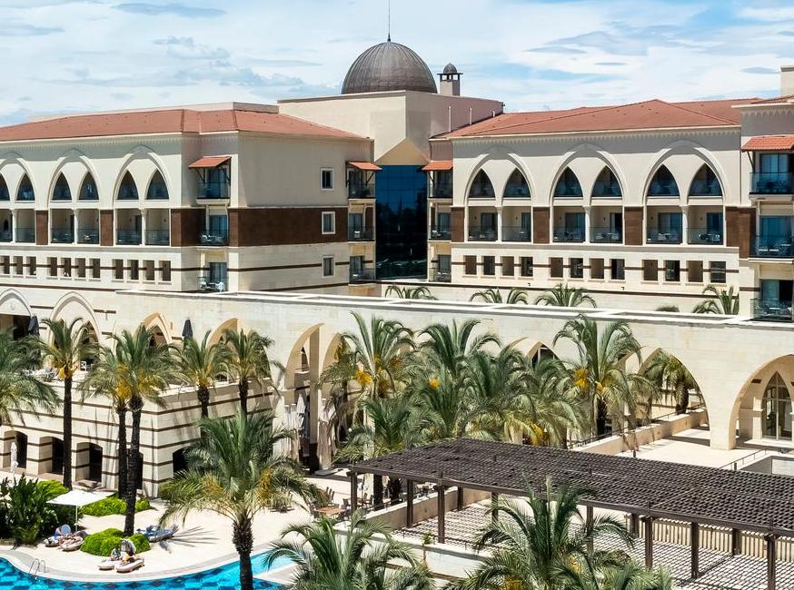 هتل کمپینسکی دم تورنگار