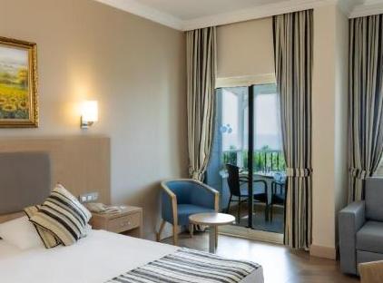 هتل کریستال تت بیچ گلف ریزورت و اسپا تورنگار