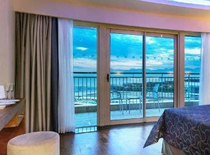 هتل لیبرتی لارا تورنگار