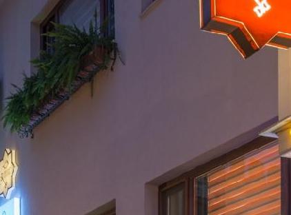 هتل دلایت دولکس آپارتس تورنگار