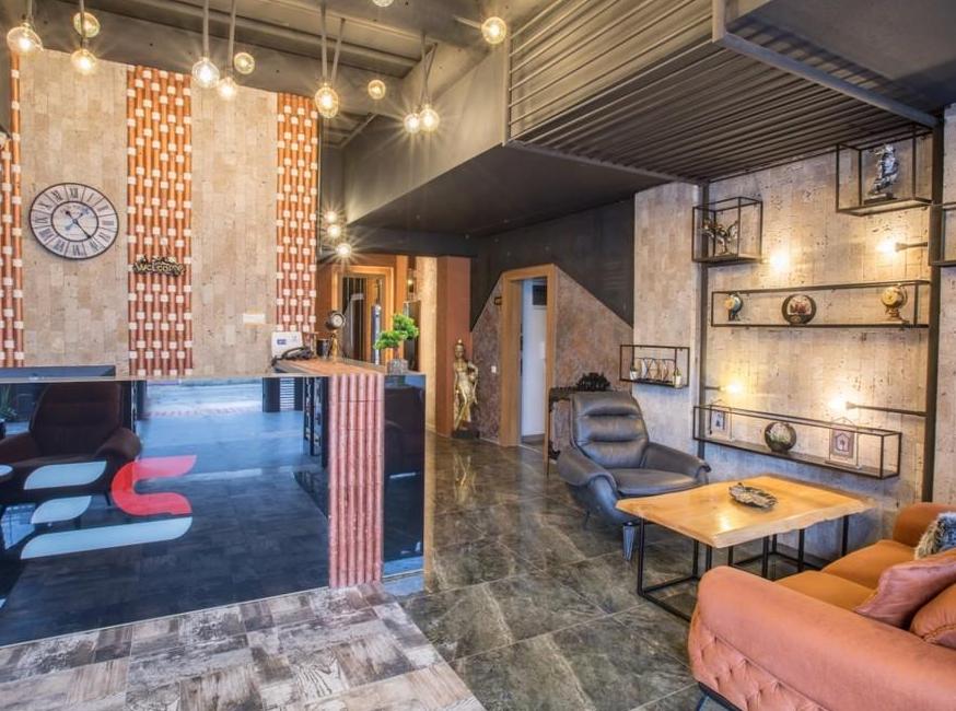 هتل النیس سوئیتس تورنگار