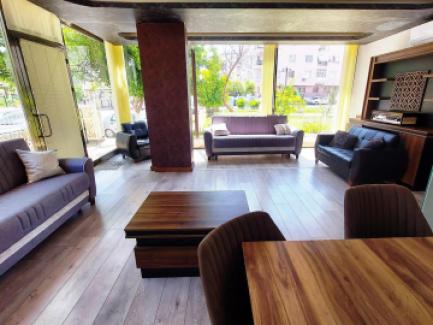 آپارتمان با منظره باغ