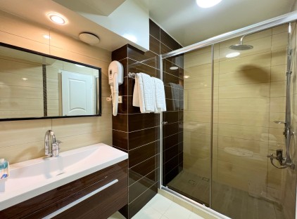 تور تبریز هتل بین المللی تورنگار