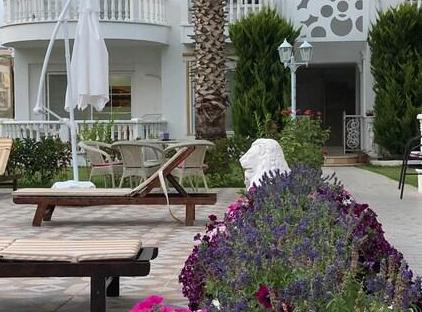 رزیدنس بلکا گلف دلوکس آپارتمان کنار استخر تورنگار