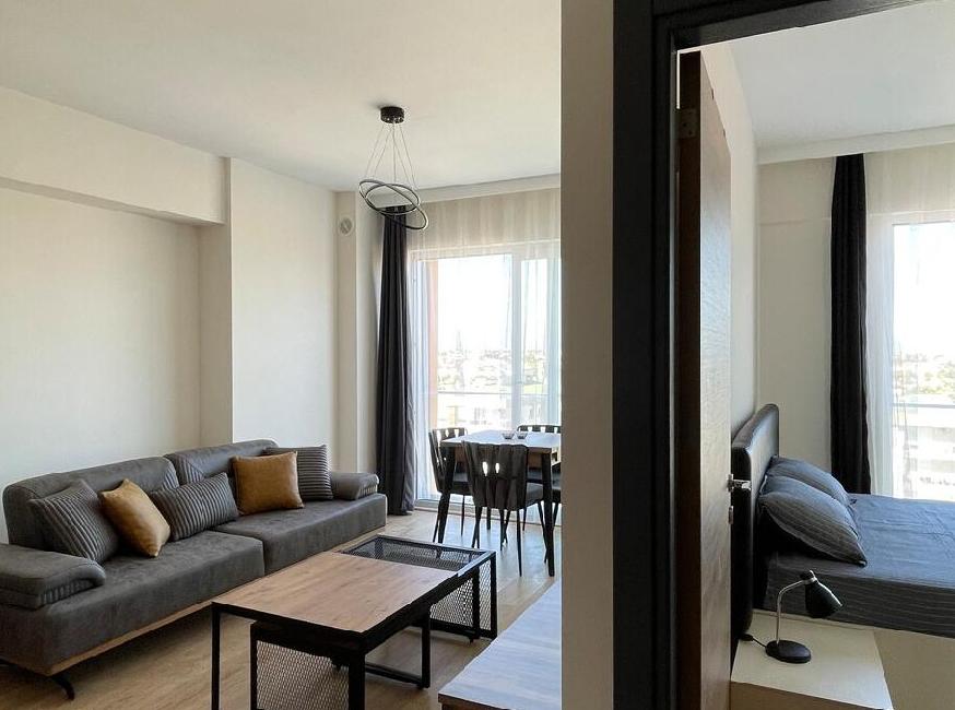 آپارتمان جدید شگفت‌انگیز با استخر، پارکینگ و منظره تورنگار