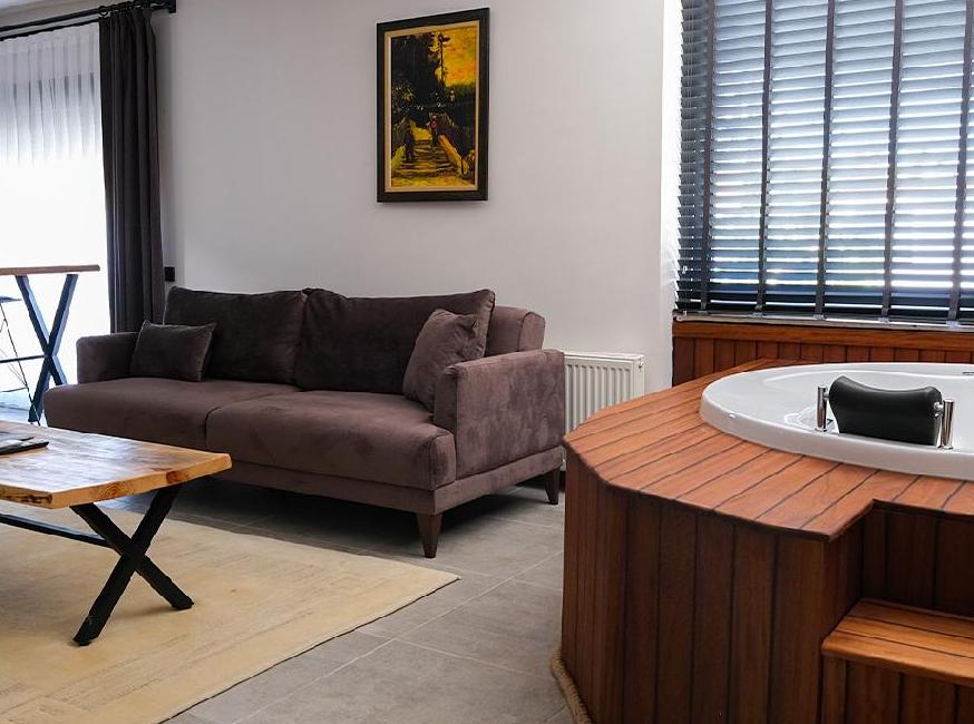 هتل الوکسیو سوییت (اکسکلوسیو جکوزی‌دار) تورنگار