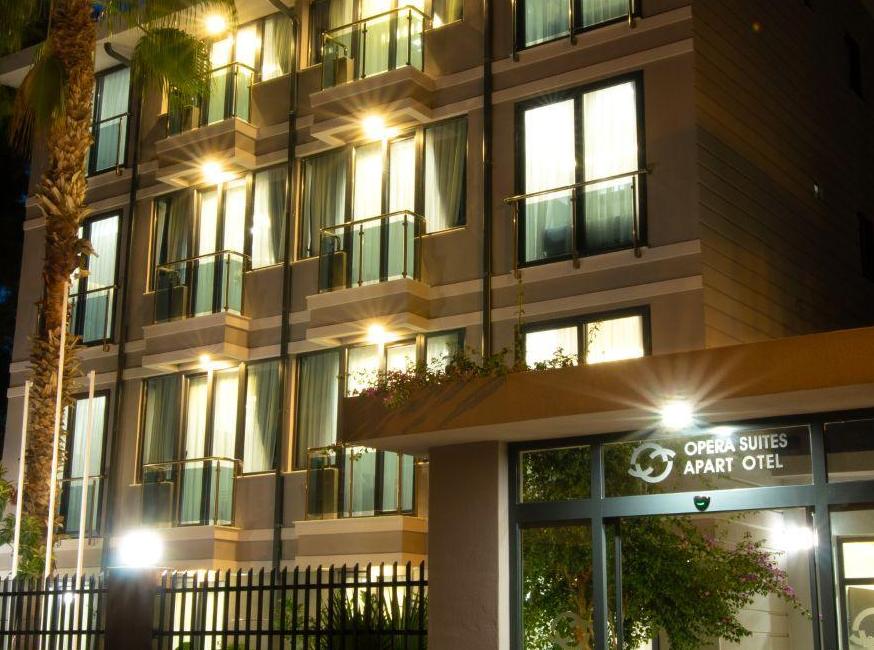 هتل اپرا سوئیتس تورنگار