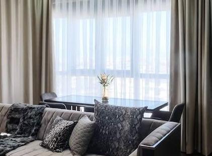 رزگار لوکس: استخر - منظره دریا (بالکن) تورنگار