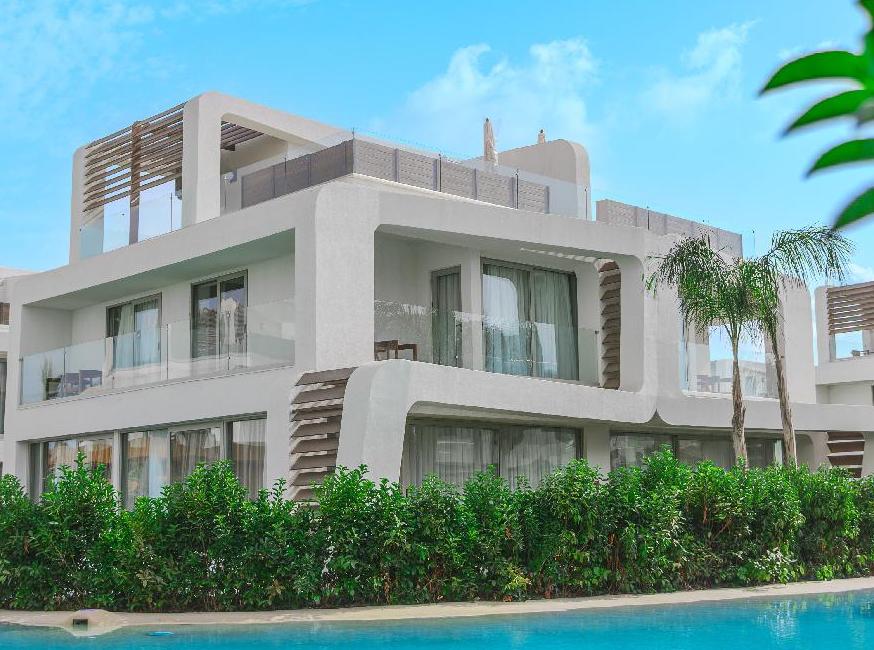 کلاب آرونا توسط هتل‌های لارن تورنگار