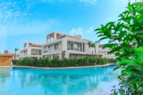 کلاب آرونا توسط هتل‌های لارن