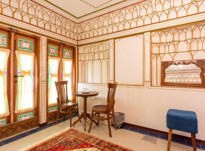 تور اصفهان هتل کاخ سرهنگ تورنگار