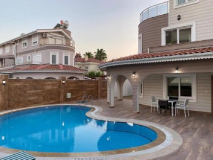 ویلاهای گراند بلو هومز