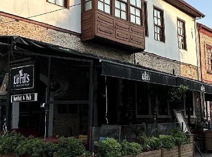 هتل لردز هاستل پاب تورنگار