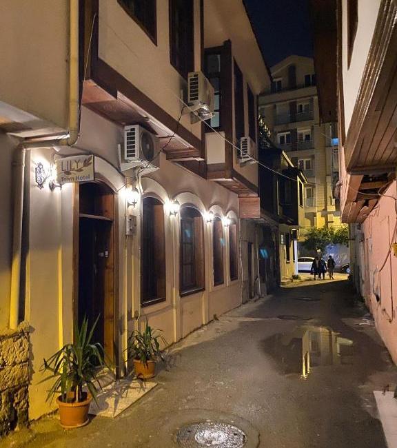 هتل بوتیک للیلی تاون تورنگار