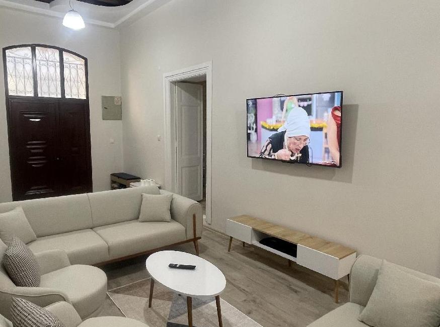 خانه تاریخی بزرگ واقع در مرکز شهر تورنگار