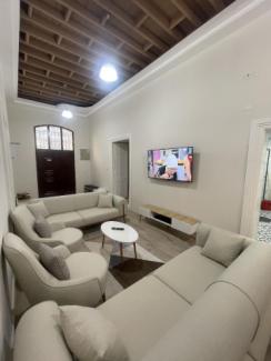 خانه تاریخی بزرگ واقع در مرکز شهر